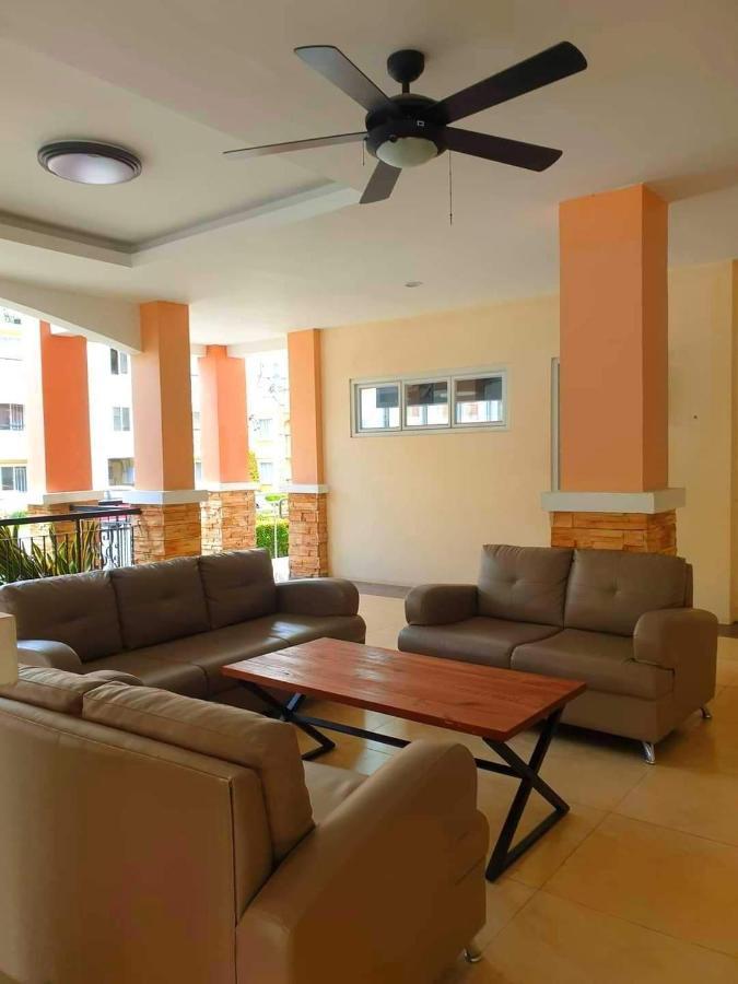 Arezzo Davao Near Sm Lanang & Airport Appartement Buitenkant foto